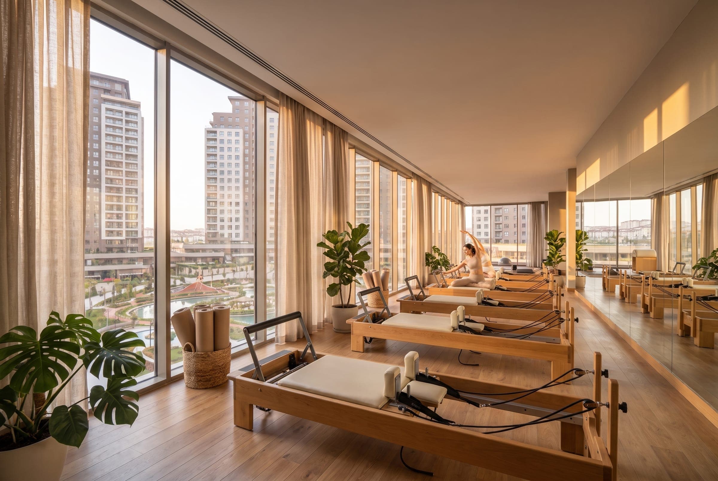 Reformer aletleriyle pilates salonu